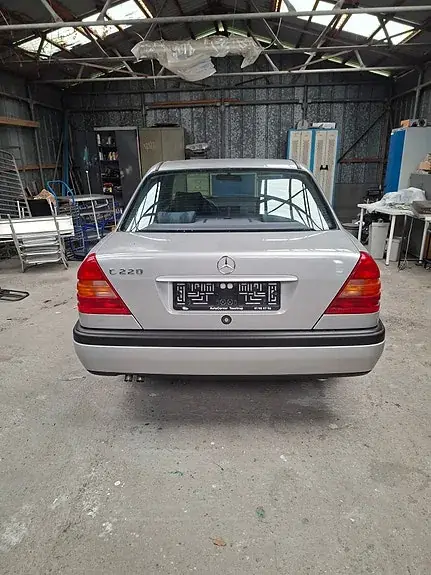 Mercedes-Benz C 220 1993 photo 3