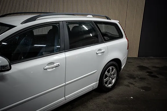 Volvo V50 2011 photo 2