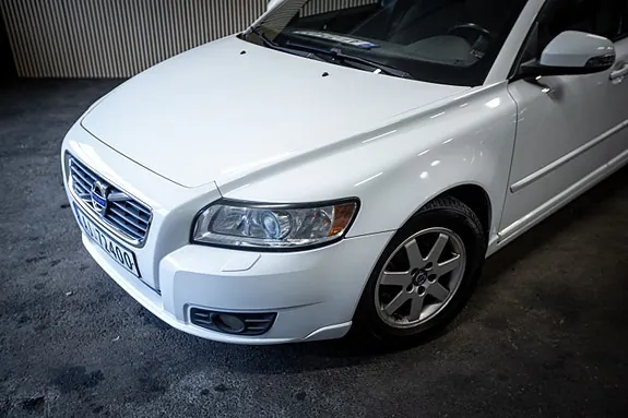 Volvo V50 2011 photo 4