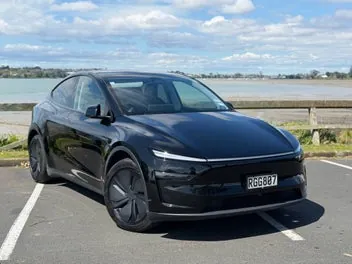Tesla Model Y 2025 photo 2