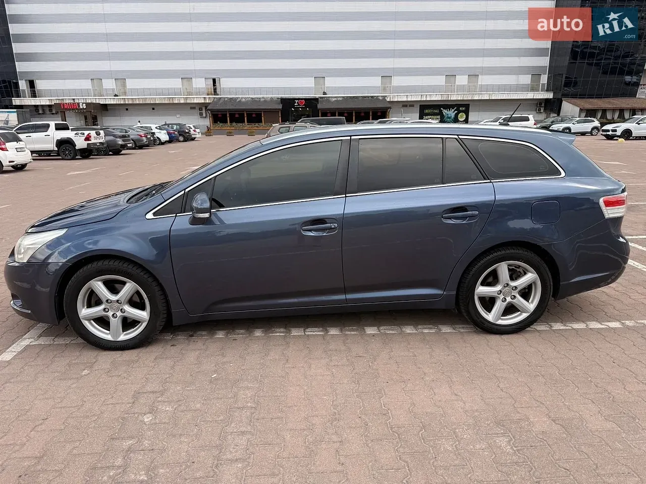 Toyota Avensis 2009 photo 2