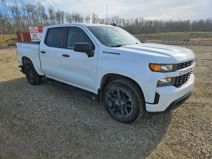Chevrolet Silverado 1500 2022 photo 2