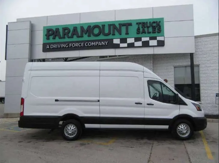 Ford Transit 2024 photo 2