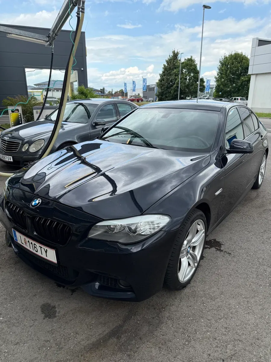 BMW 5 Series 2012 photo 2