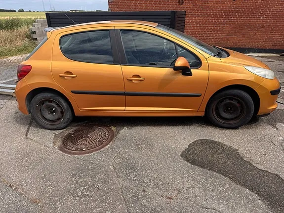 Peugeot 207 2006 photo 2