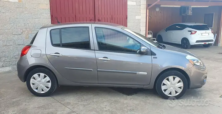 Renault Clio 2012 photo 3