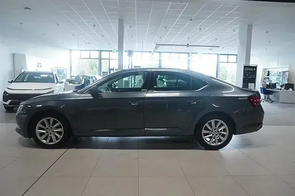 Skoda Superb 2016 photo 3