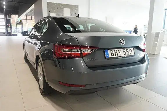 Skoda Superb 2016 photo 4