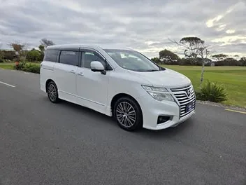 Nissan Elgrand 2017 photo 2