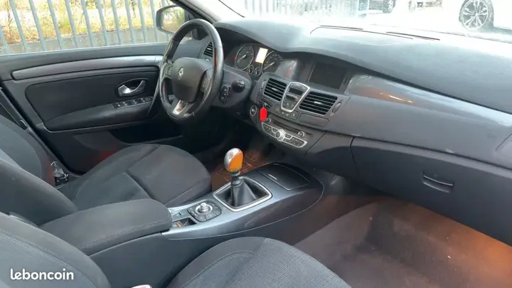 Renault Laguna 2010 photo 3