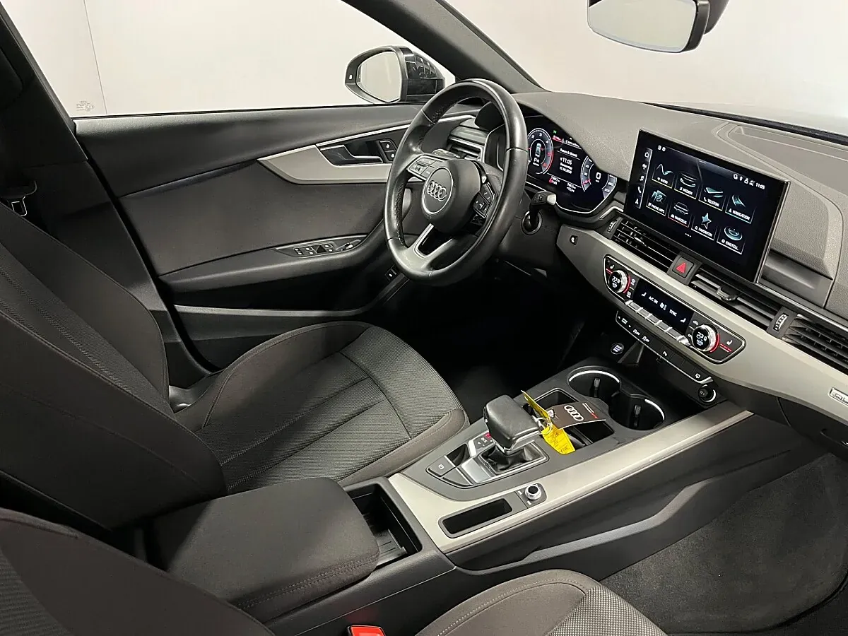 Audi A4 2022 photo 2