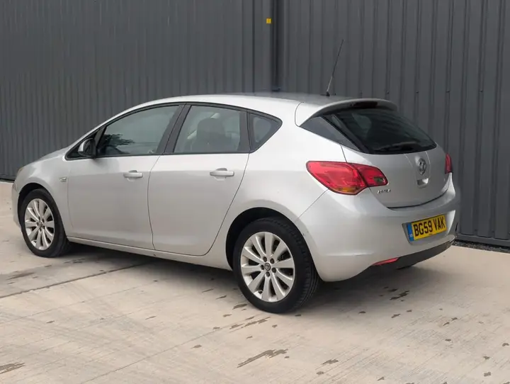Vauxhall Astra 2009 photo 5