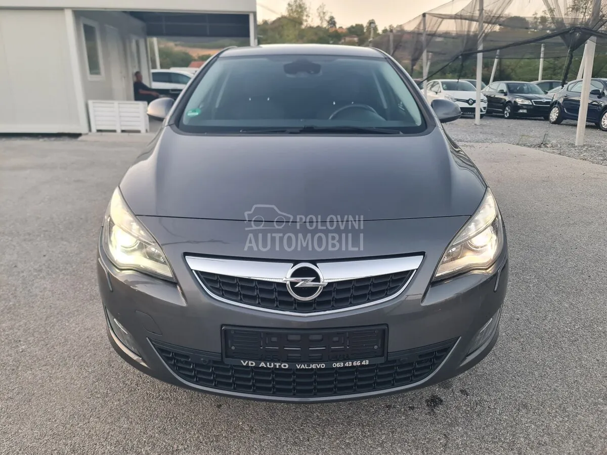 Opel Astra 2011 photo 4