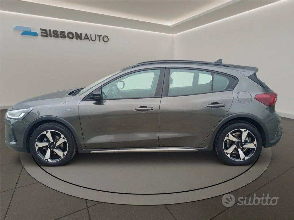 Ford Focus 2022 photo 2