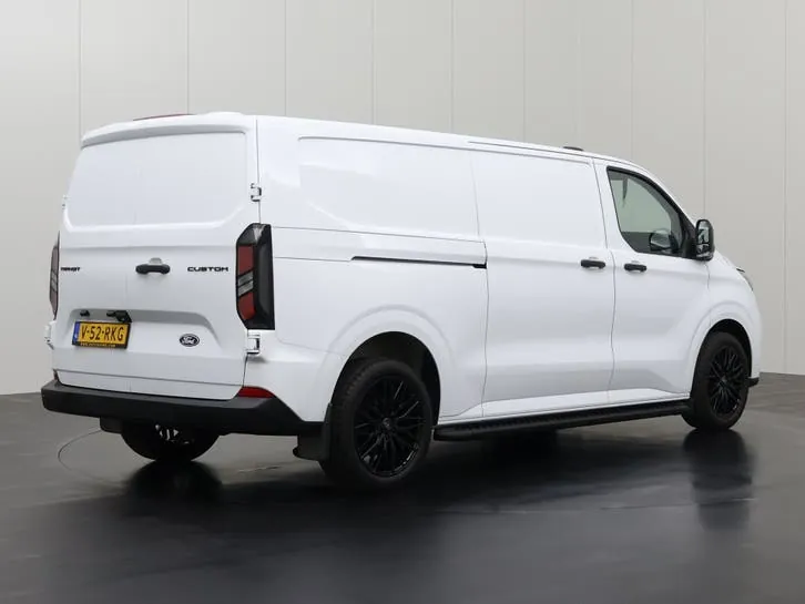 Ford Transit Custom 2024 photo 2
