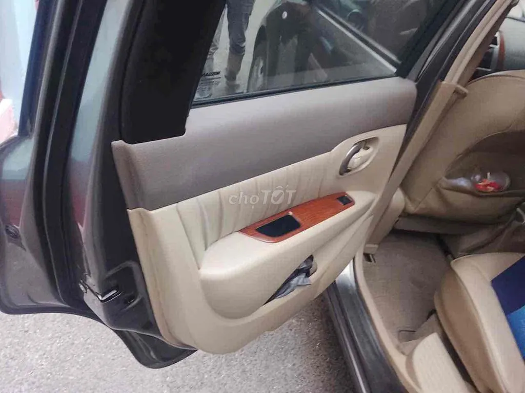 Nissan Grand Livina 2011 photo 4