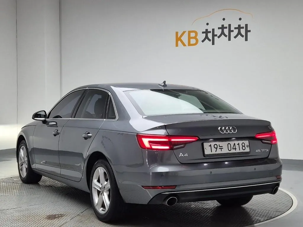 Audi A4 2016 photo 2
