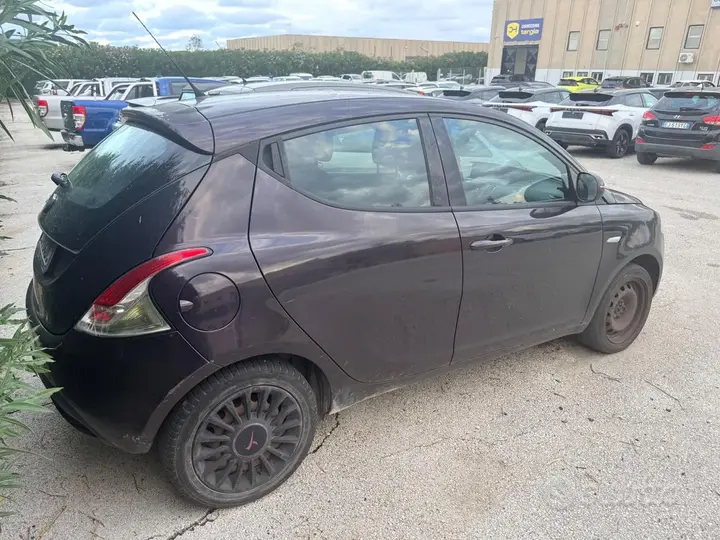 Lancia Ypsilon 2013 photo 2