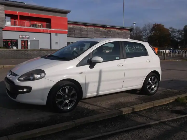 Fiat Punto Evo 2011 photo 2
