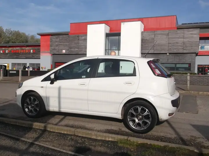 Fiat Punto Evo 2011 photo 3