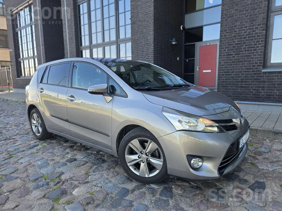 Toyota Verso 2014 photo 2