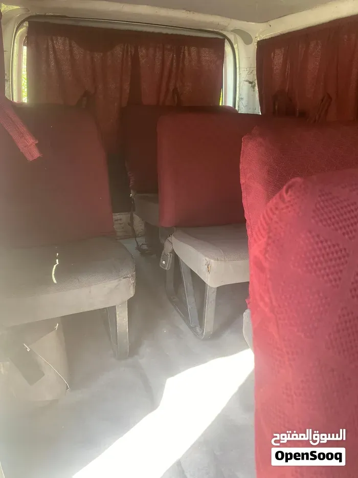 Toyota Hiace 2013 photo 2