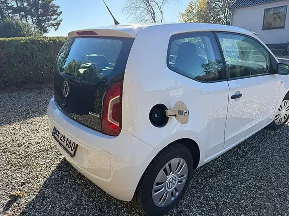 Volkswagen Up 2015 photo 4