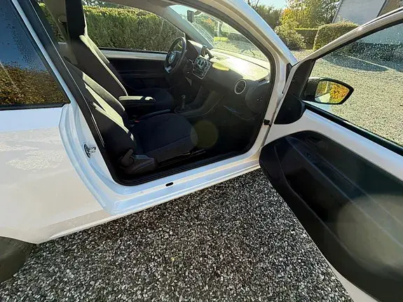 Volkswagen Up 2015 photo 5