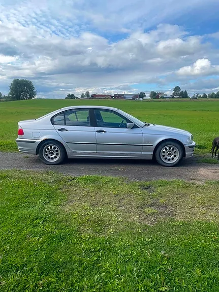 BMW 318I