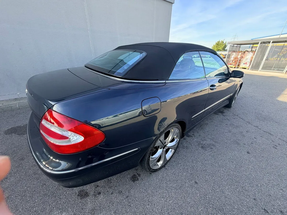Mercedes-Benz Clk-Class 2004 photo 3