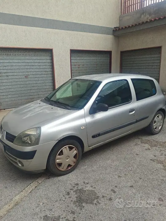 Renault Clio 2005 photo 2