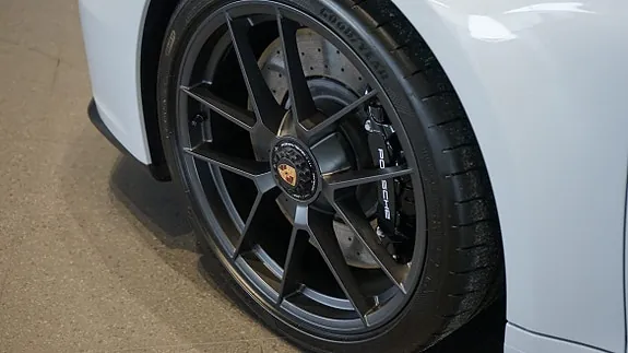 Porsche 911 2025 photo 3
