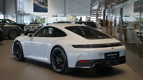 Porsche 911 2025 photo 2