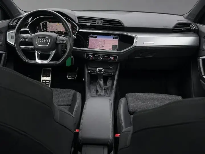 Audi Q3 2022 photo 2