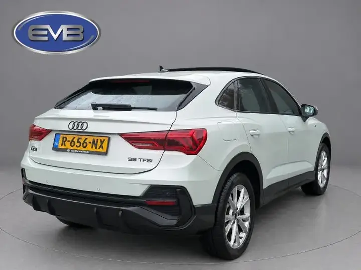 Audi Q3 2022 photo 3