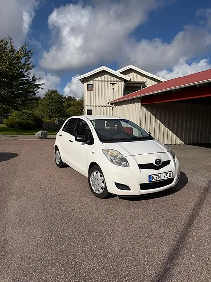 Toyota Yaris 2010 photo 2