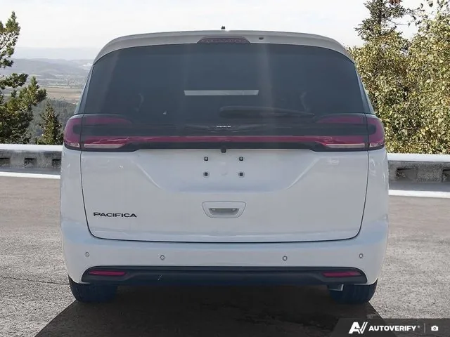 Chrysler Pacifica 2026 photo 5