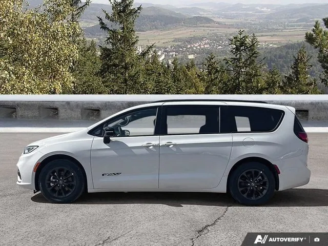 Chrysler Pacifica 2026 photo 2