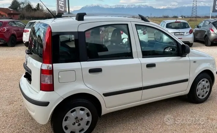Fiat Panda 2010 photo 2