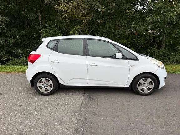 Kia Venga 2010 photo 2