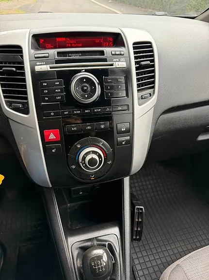 Kia Venga 2010 photo 5