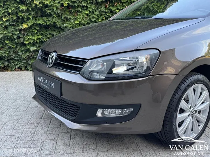 Volkswagen Polo 2011 photo 2