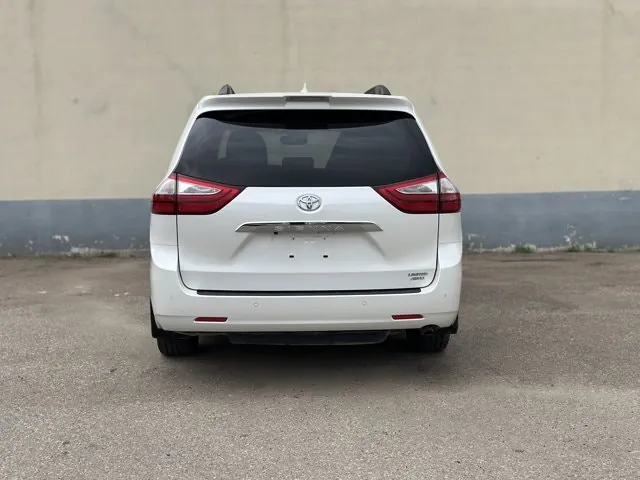Toyota Sienna 2018 photo 3