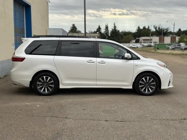 Toyota Sienna 2018 photo 2