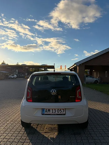 Volkswagen Up 2014 photo 5