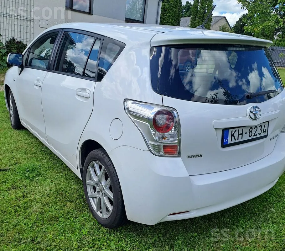 Toyota Verso 2011 photo 3