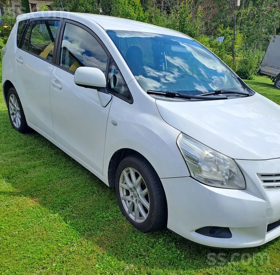 Toyota Verso 2011 photo 2