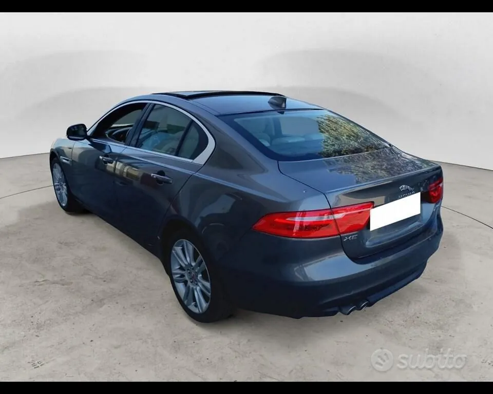 Jaguar Xe 2018 photo 2