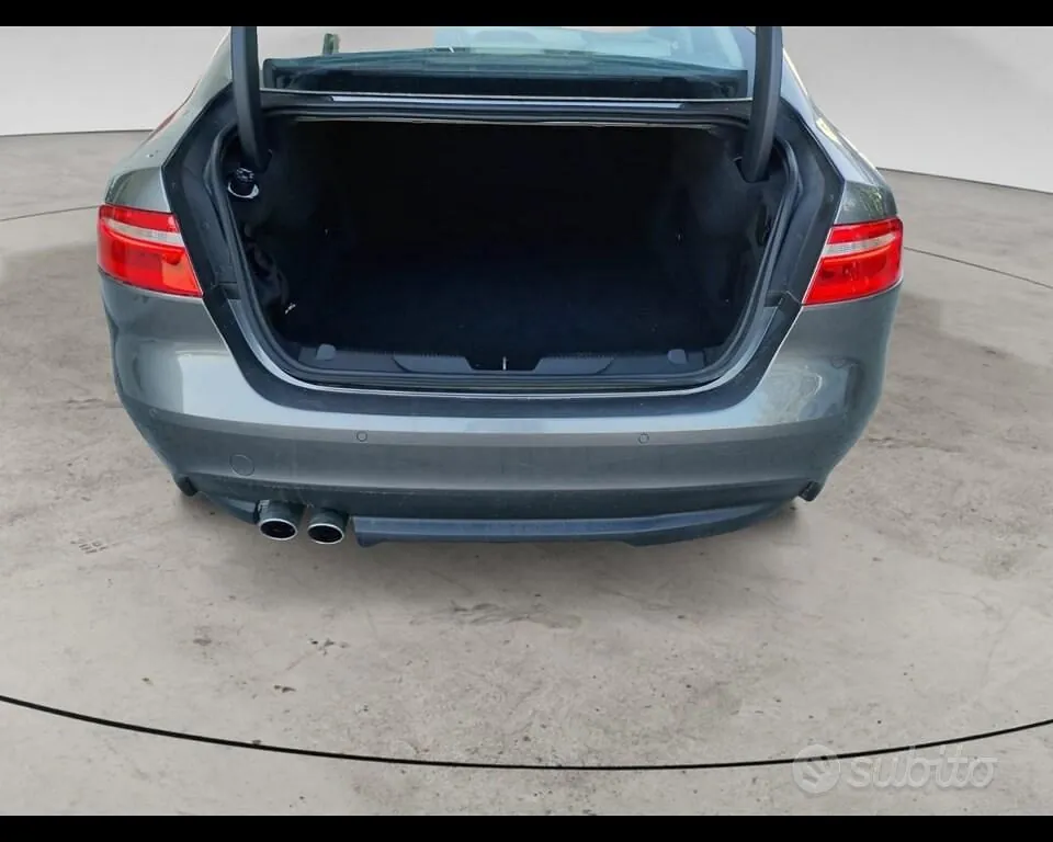 Jaguar Xe 2018 photo 4
