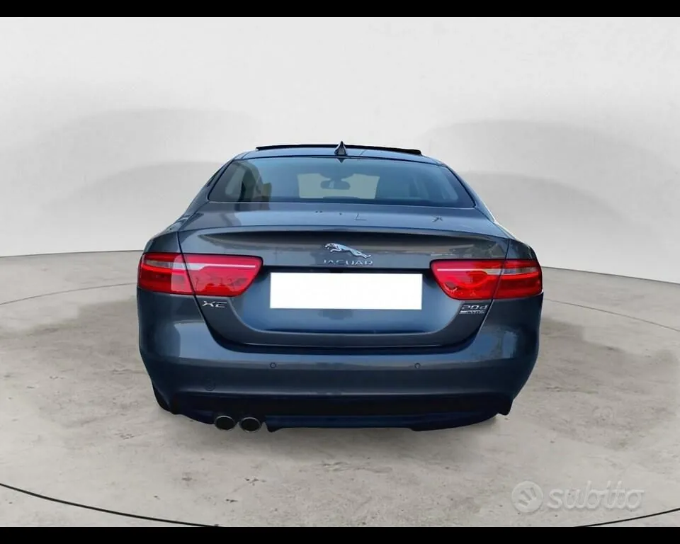 Jaguar Xe 2018 photo 3